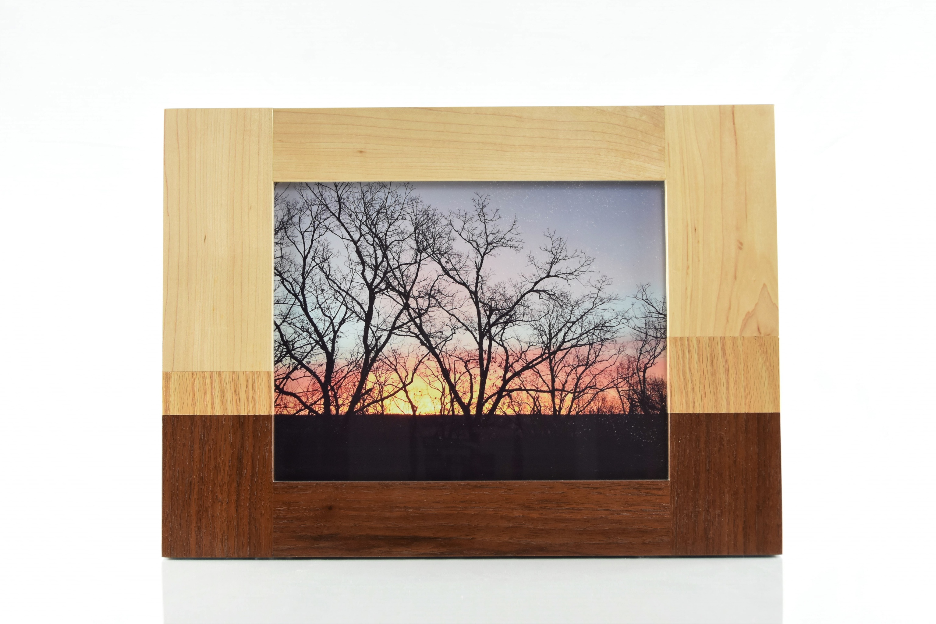 Modern multi-tone frame